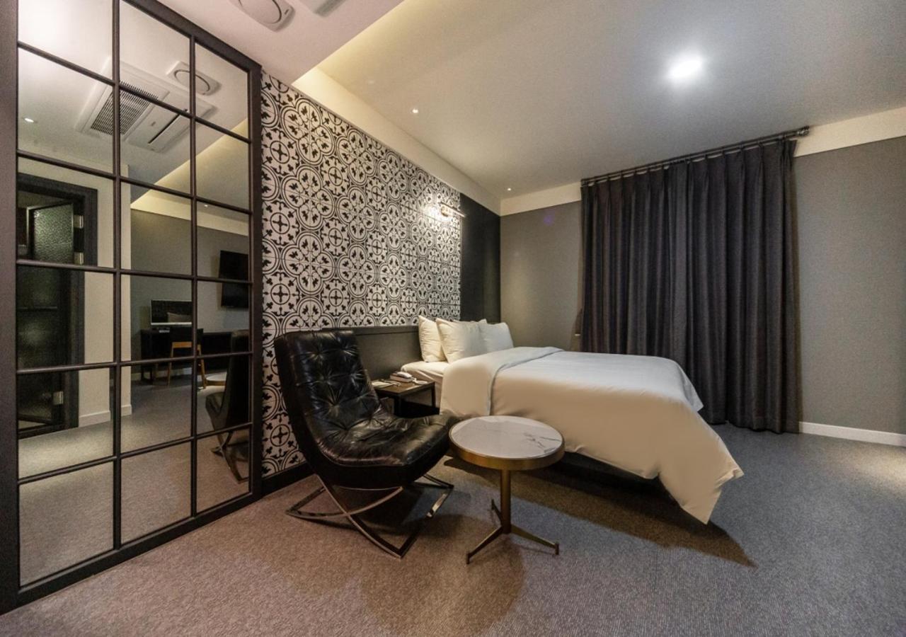 West In Hotel Йосу Екстериор снимка