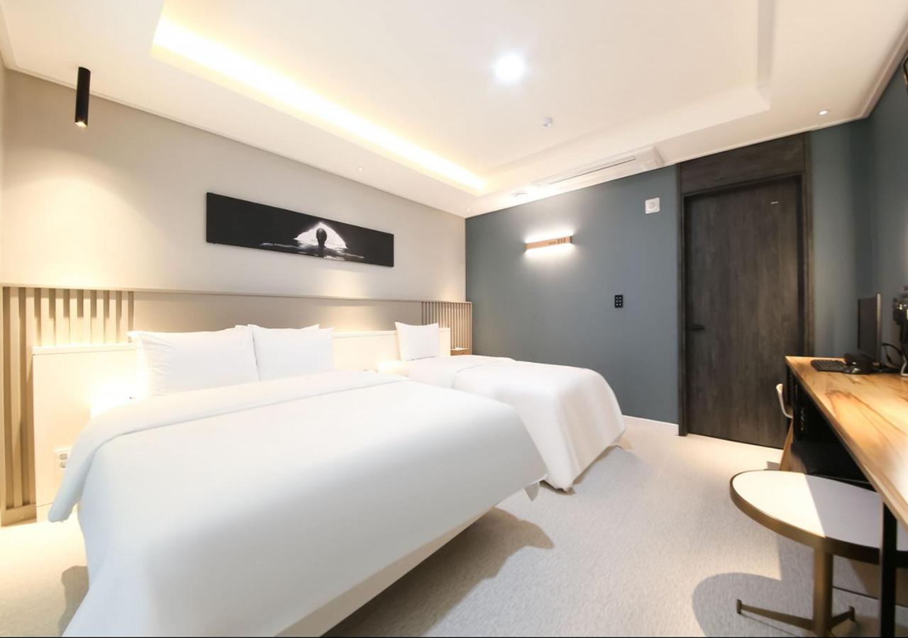 West In Hotel Йосу Екстериор снимка