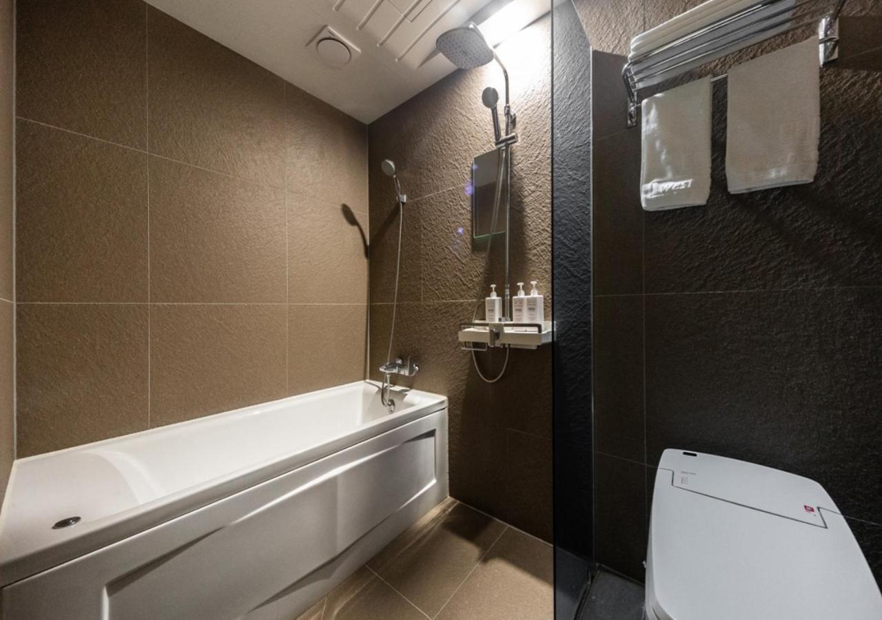 West In Hotel Йосу Екстериор снимка