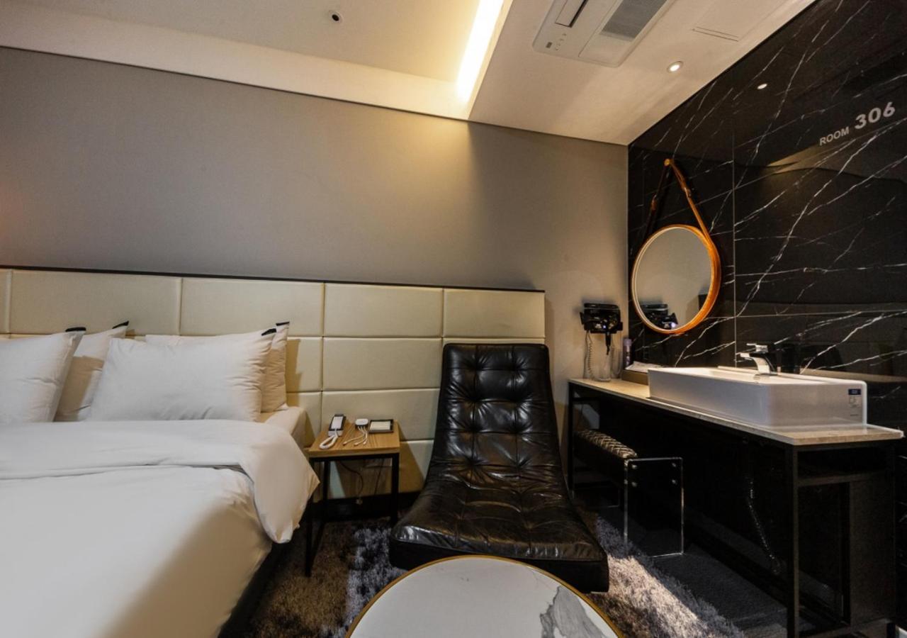 West In Hotel Йосу Екстериор снимка