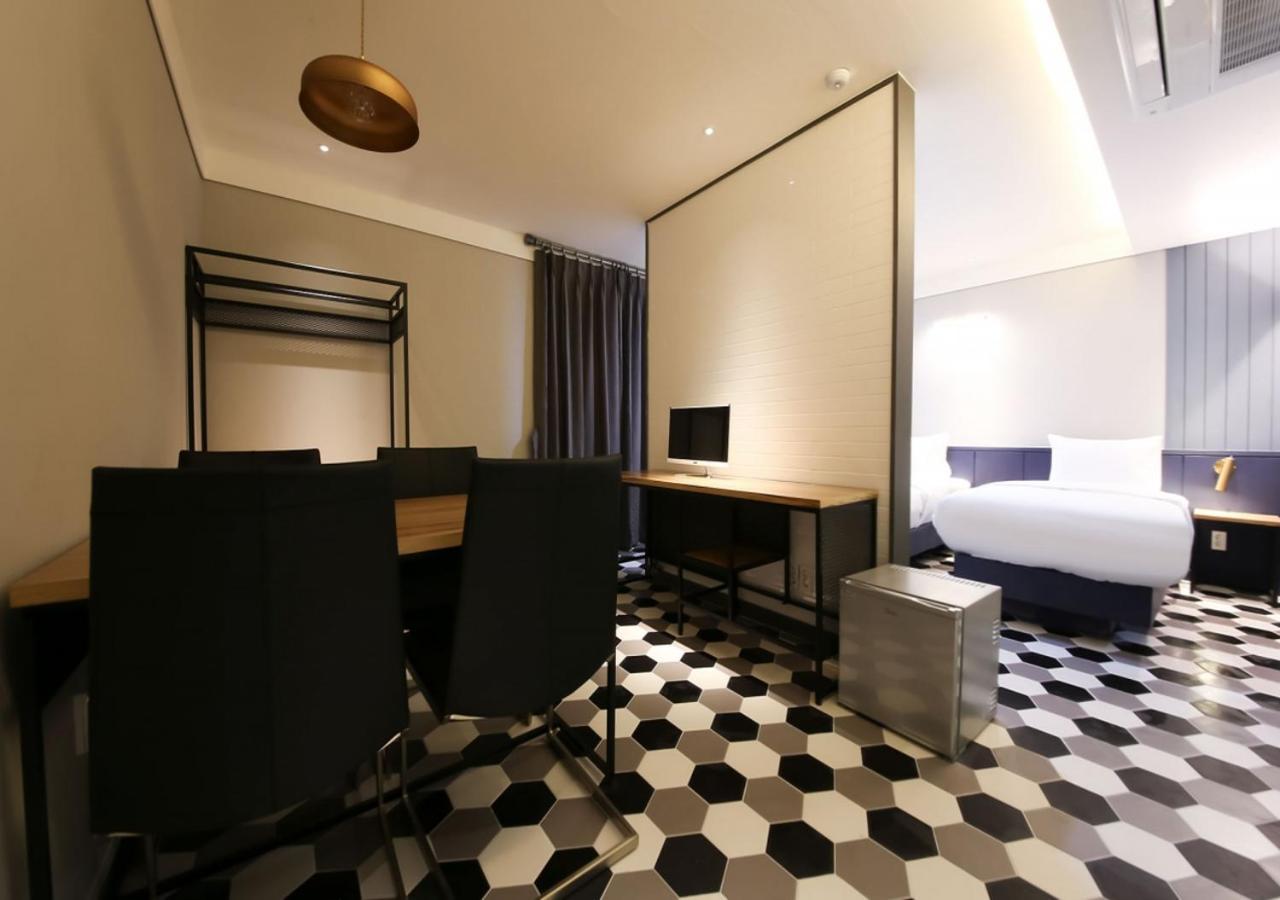 West In Hotel Йосу Екстериор снимка