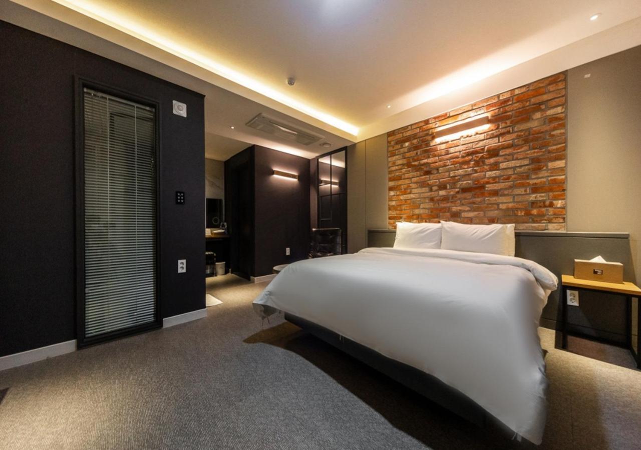 West In Hotel Йосу Екстериор снимка