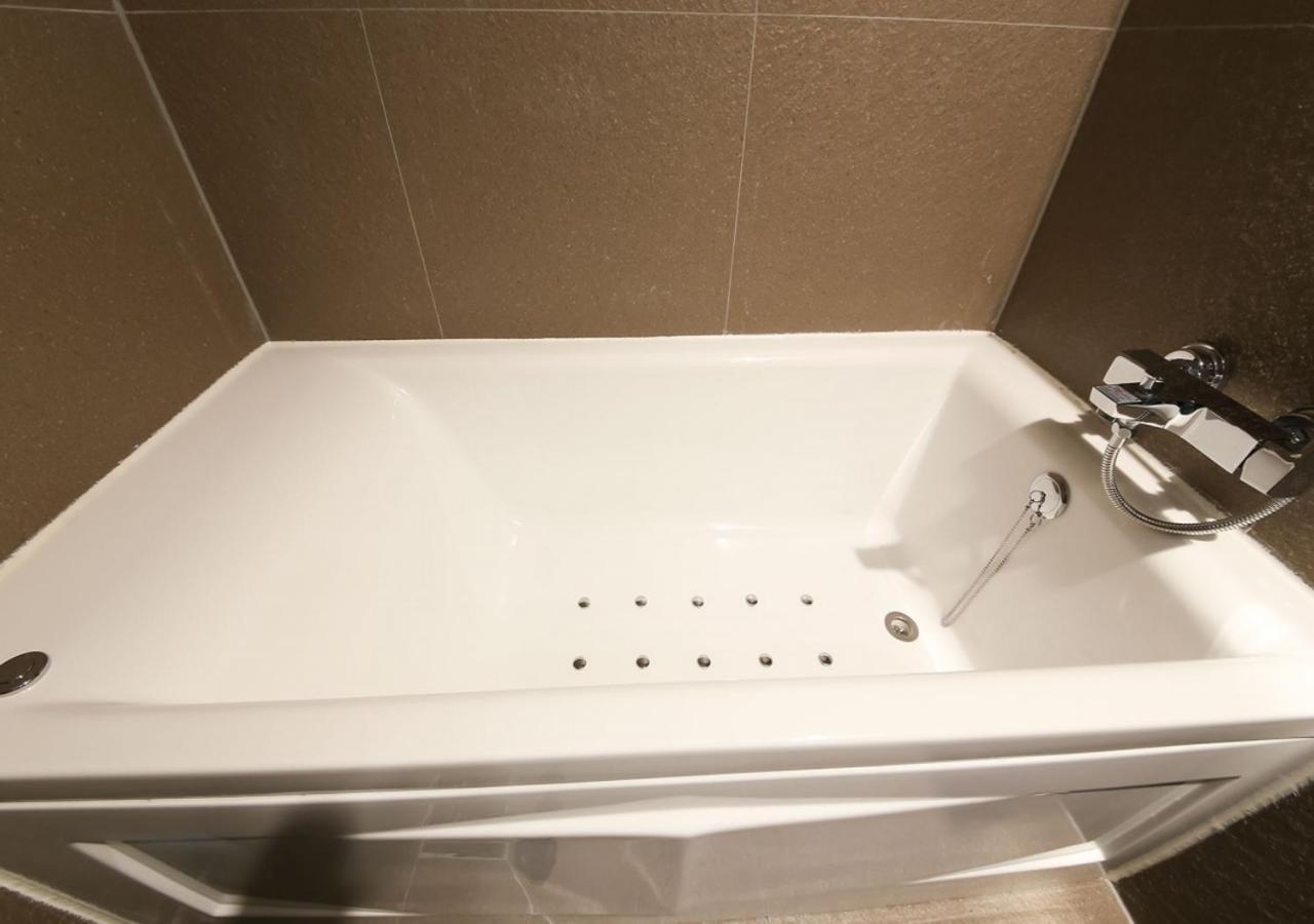 West In Hotel Йосу Екстериор снимка
